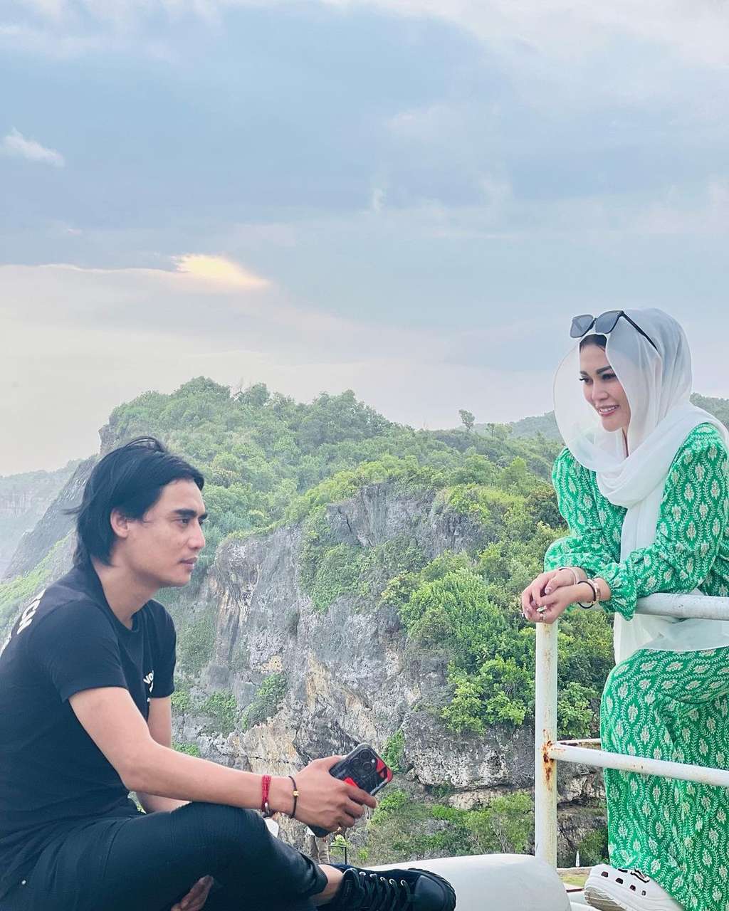 Pasangan Artis yang Pernah Ajukan Gugatan Cerai, Kini Makin Harmonis setelah Rujuk