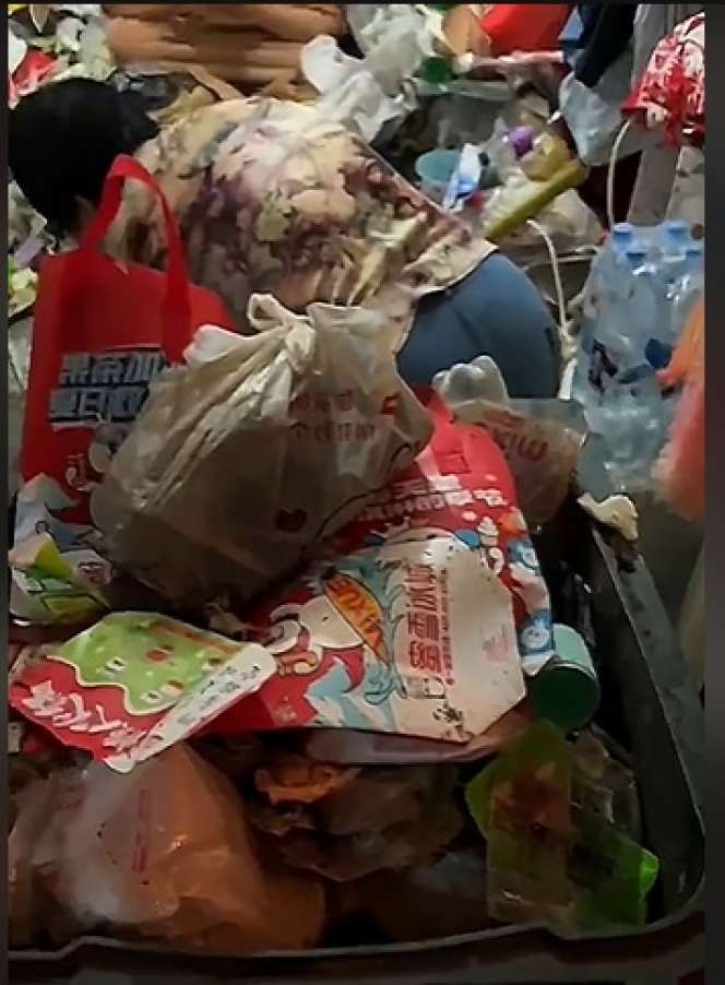 Mengerikan, Potret Kamar Wanita Penuh Sampah Tak Dibuang Selama Setahun, Sikap Penghuni Sewa Bikin Geleng-geleng Kepala