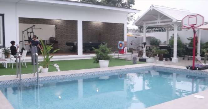 Potret Rumah Mewah Umi Pipik yang Jarang Tersorot, Lokasi Kolam Renangnya Beda dari yang Lain