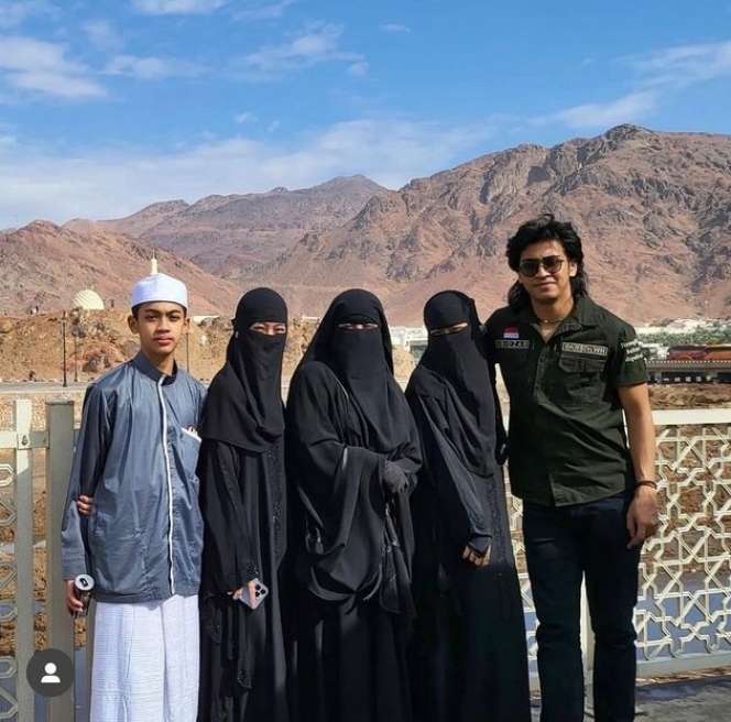 Potret Ummi Pipik Ajak Bilal Ataya Dakwah Bareng, Ganteng Banget Mirip Uje   