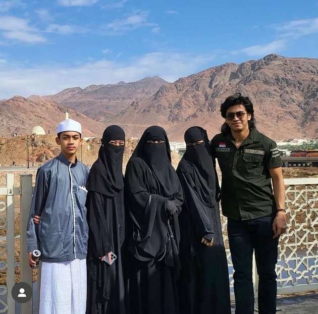 Potret Ummi Pipik Ajak Bilal Ataya Dakwah Bareng, Ganteng Banget Mirip Uje   