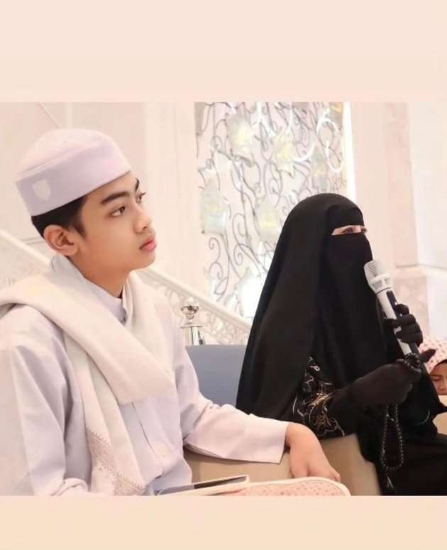 Potret Ummi Pipik Ajak Bilal Ataya Dakwah Bareng, Ganteng Banget Mirip Uje   