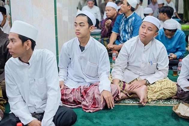 Potret Ummi Pipik Ajak Bilal Ataya Dakwah Bareng, Ganteng Banget Mirip Uje   