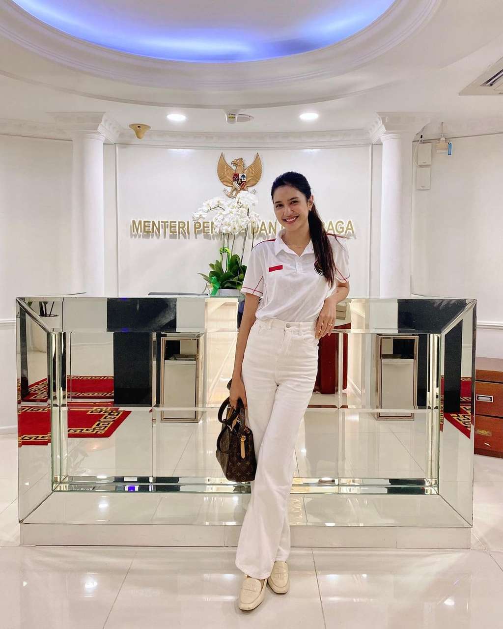 Dari Entertaint ke Pegawai Pemerintahan, 7 Artis Ini Jadi Staf di Kementerian, Paling Akhir Berkelas Banget