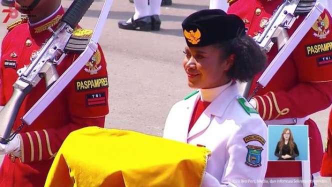 Potret Lilly Indiani Wenda, Paskibraka yang Sepatunya Copot, Pembawa Baki Pertama Dari Papua!