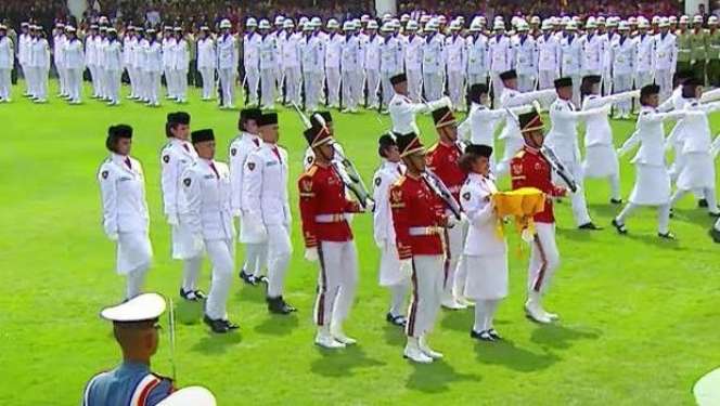 Potret Lilly Indiani Wenda, Paskibraka yang Sepatunya Copot, Pembawa Baki Pertama Dari Papua!