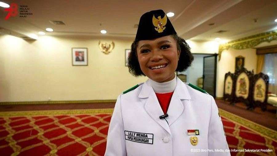 Potret Lilly Indiani Wenda, Paskibraka yang Sepatunya Copot, Pembawa Baki Pertama Dari Papua!