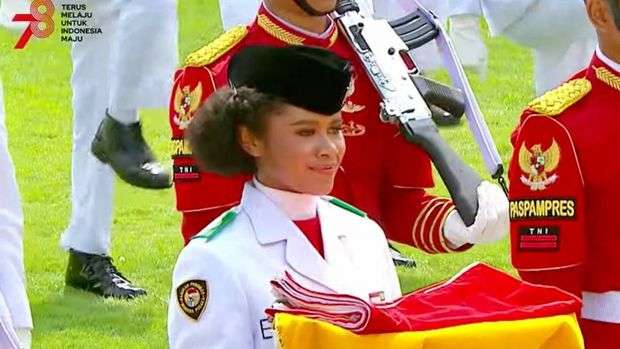 Potret Lilly Indiani Wenda, Paskibraka yang Sepatunya Copot, Pembawa Baki Pertama Dari Papua!