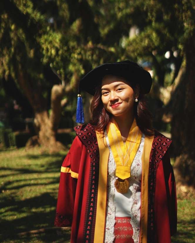 Potret Jian Ayune Sundul Langit, Anak Bupati Ponorogo yang Viral Namanya Unik, Lulus Cumlaude