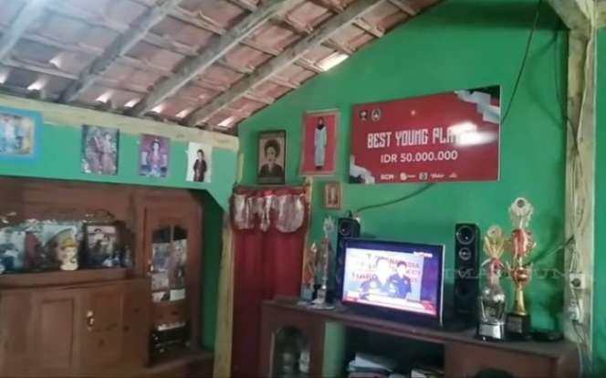 Menikah dengan Putri Anggota DPR, Inilah 9 Potret Rumah Pratama Arhan di Blora sebelum Renovasi, Masih Berdinding Kayu dan Beralas Tanah