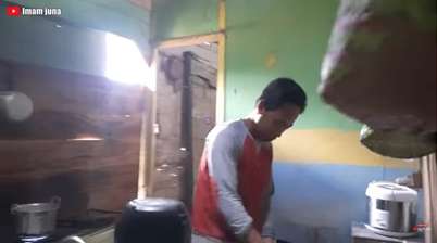 Menikah dengan Putri Anggota DPR, Inilah 9 Potret Rumah Pratama Arhan di Blora sebelum Renovasi, Masih Berdinding Kayu dan Beralas Tanah