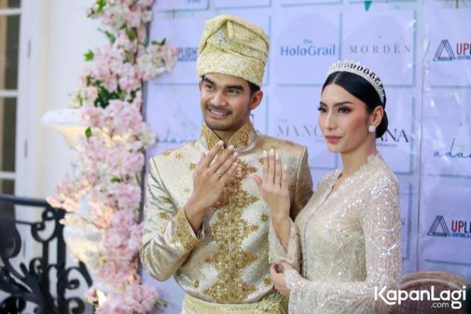 Bernuansa Gold, Potret Tyas Mirasih Menikah Bak Princess Berkebaya