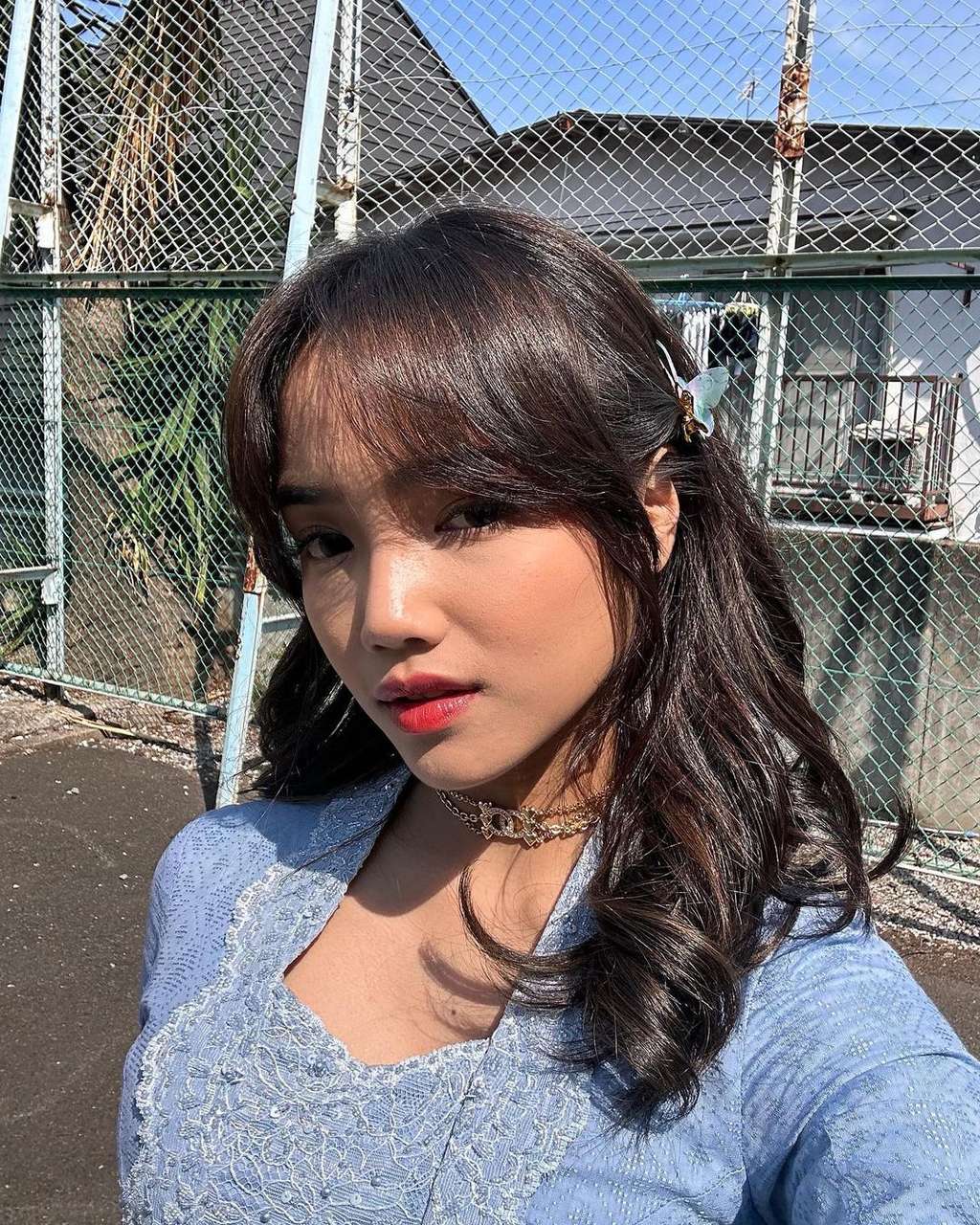 Potret Fuji Jadi Bridesmaid Azizah Salsha di Tokyo, Kode Alam Dapet Buket Bunga Pernikahan 