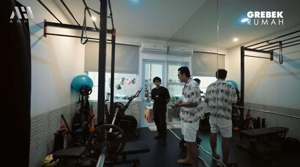 Potret Rumah Mewah Denny Sumargo, Harga Akuariumnya Bikin Kantong Menjerit!
