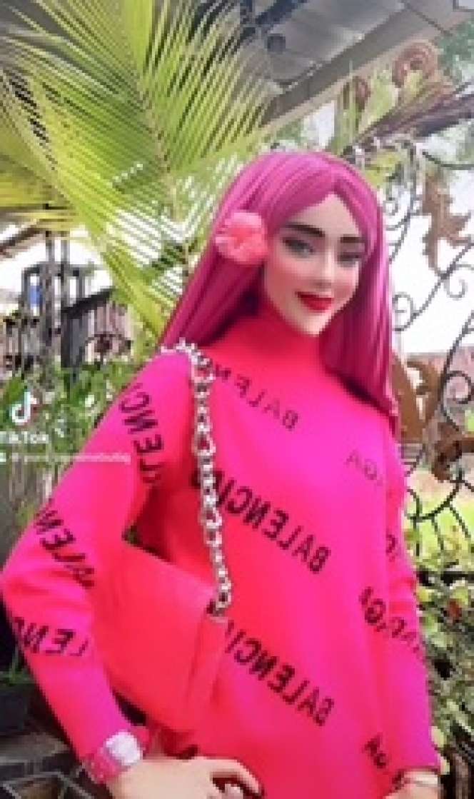 8 Potret Rumah Yuni Jasmine PNS Nyentrik Berdagu Lancip, Interiornya Mewah Bak Istana, Lengkap dengan CCTV