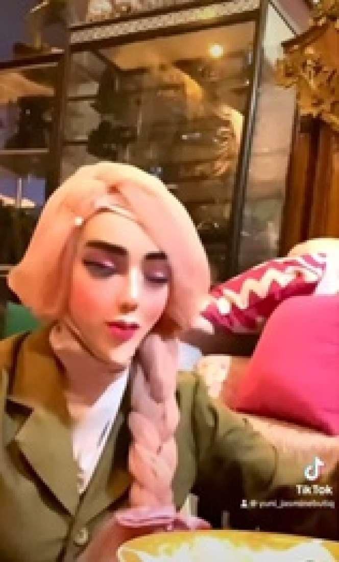 8 Potret Rumah Yuni Jasmine PNS Nyentrik Berdagu Lancip, Interiornya Mewah Bak Istana, Lengkap dengan CCTV