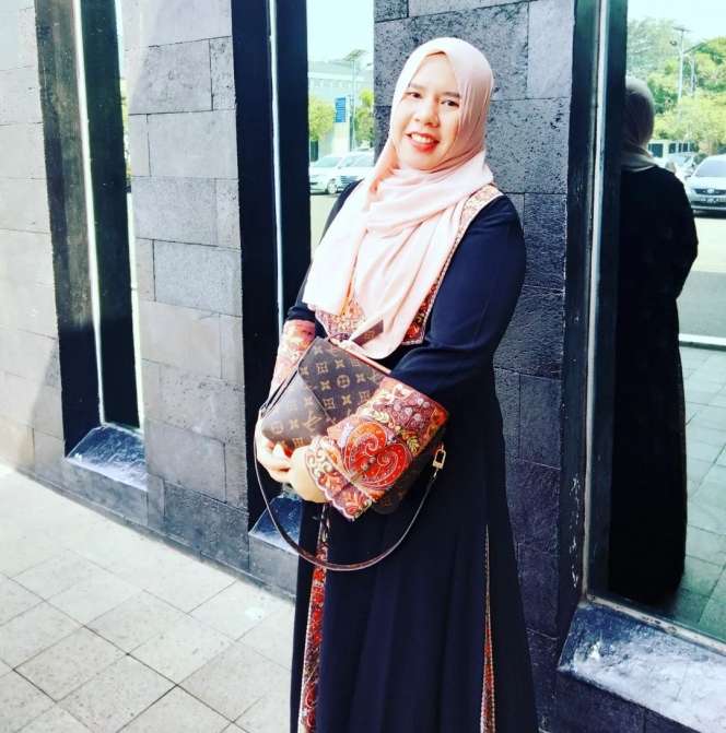Ogah Dipoligami, Istri Artis Kondang Ini Pilih Cerai, Kini Rela Jual Rumah dan Jadi Penjual Ketupat Sayur