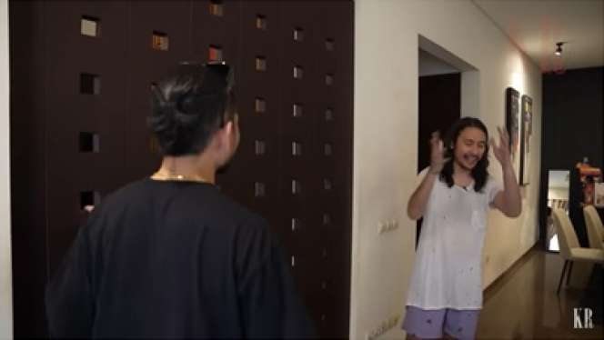 Pernah Terpuruk dan Ditangkap Polisi, Inilah 13 Potret Rumah Mewah Ello, Punya Rooftop Asyik Buat Nge-chill sampai Studio Musik Berkelas