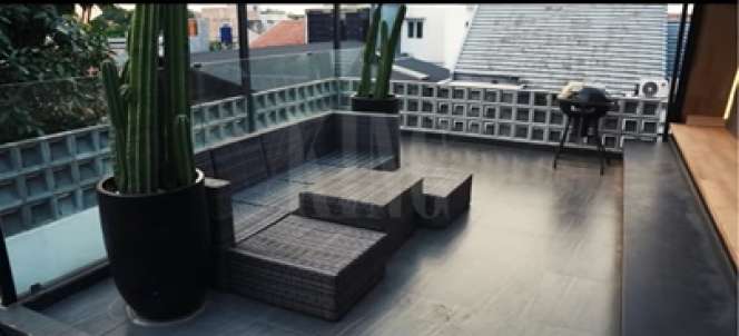 Pernah Terpuruk dan Ditangkap Polisi, Inilah 13 Potret Rumah Mewah Ello, Punya Rooftop Asyik Buat Nge-chill sampai Studio Musik Berkelas