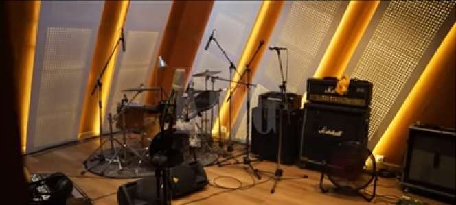 Pernah Terpuruk dan Ditangkap Polisi, Inilah 13 Potret Rumah Mewah Ello, Punya Rooftop Asyik Buat Nge-chill sampai Studio Musik Berkelas