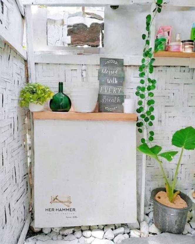 Rumah Berdinding Bambu Peyot Ini Tampak Menyedihkan, Tapi Lihat Isi Dalamnya Malah Bikin Meleyot!