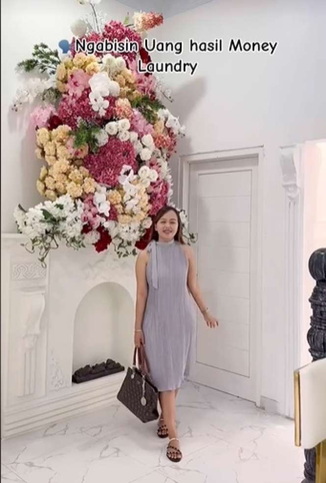 Potret Rumah Tri Wahyu Pengusaha Fashion Bermodal Awal Rp300 Ribu Kini Punya Omset Puluhan Miliar, Huniannya Super Megah Bak Istana