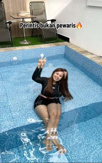 Potret Rumah Tri Wahyu Pengusaha Fashion Bermodal Awal Rp300 Ribu Kini Punya Omset Puluhan Miliar, Huniannya Super Megah Bak Istana