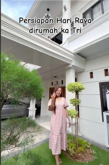 Potret Rumah Tri Wahyu Pengusaha Fashion Bermodal Awal Rp300 Ribu Kini Punya Omset Puluhan Miliar, Huniannya Super Megah Bak Istana