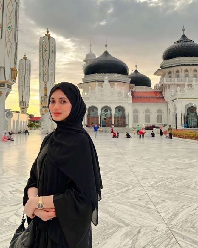 Potret Mantan Istri Tengku Tezi yang Dulu Diselingkuhi, Kini Pamer Suami Baru