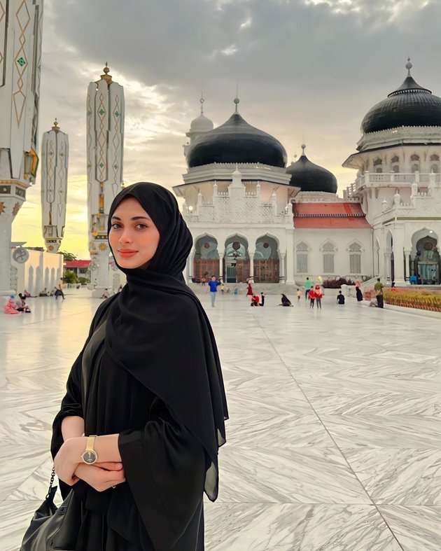 Potret Mantan Istri Tengku Tezi yang Dulu Diselingkuhi, Kini Pamer Suami Baru