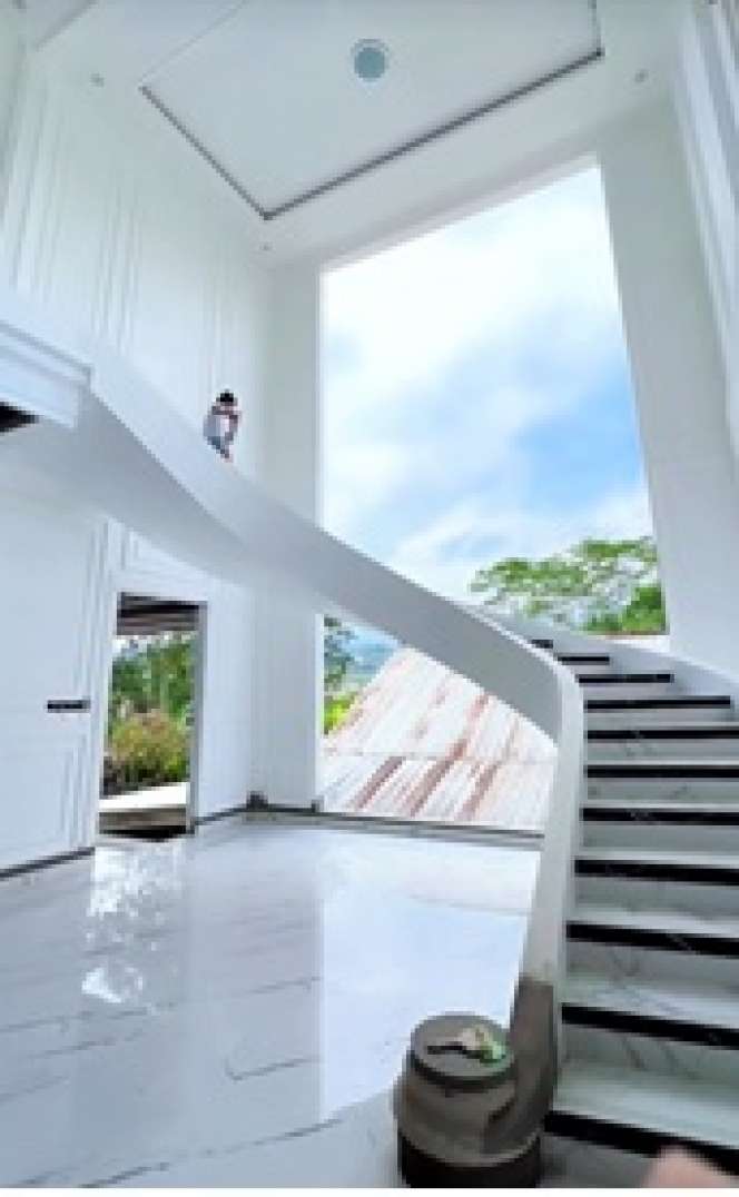 Dulu Dikatain Miskin, Perempuan Ini Akhirnya  Sukses Bangun Rumah Gedongan, Netizen: Ini Bukan Rumah, tapi Istana