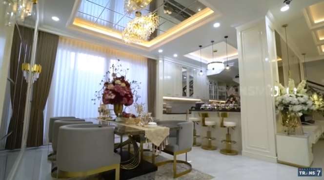 Potret Rumah Pengusaha Skincare Palembang yang Dituding Terlibat Pencucian Uang, Super Mewah Bak Istana!