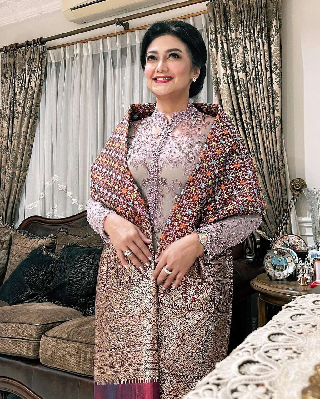 7 Potret Rumah Artis setelah Dipersunting TNI, Punya Pemain Sinetron Ini Mewah Banget Kayak Istana dengan Interior Serba Gold