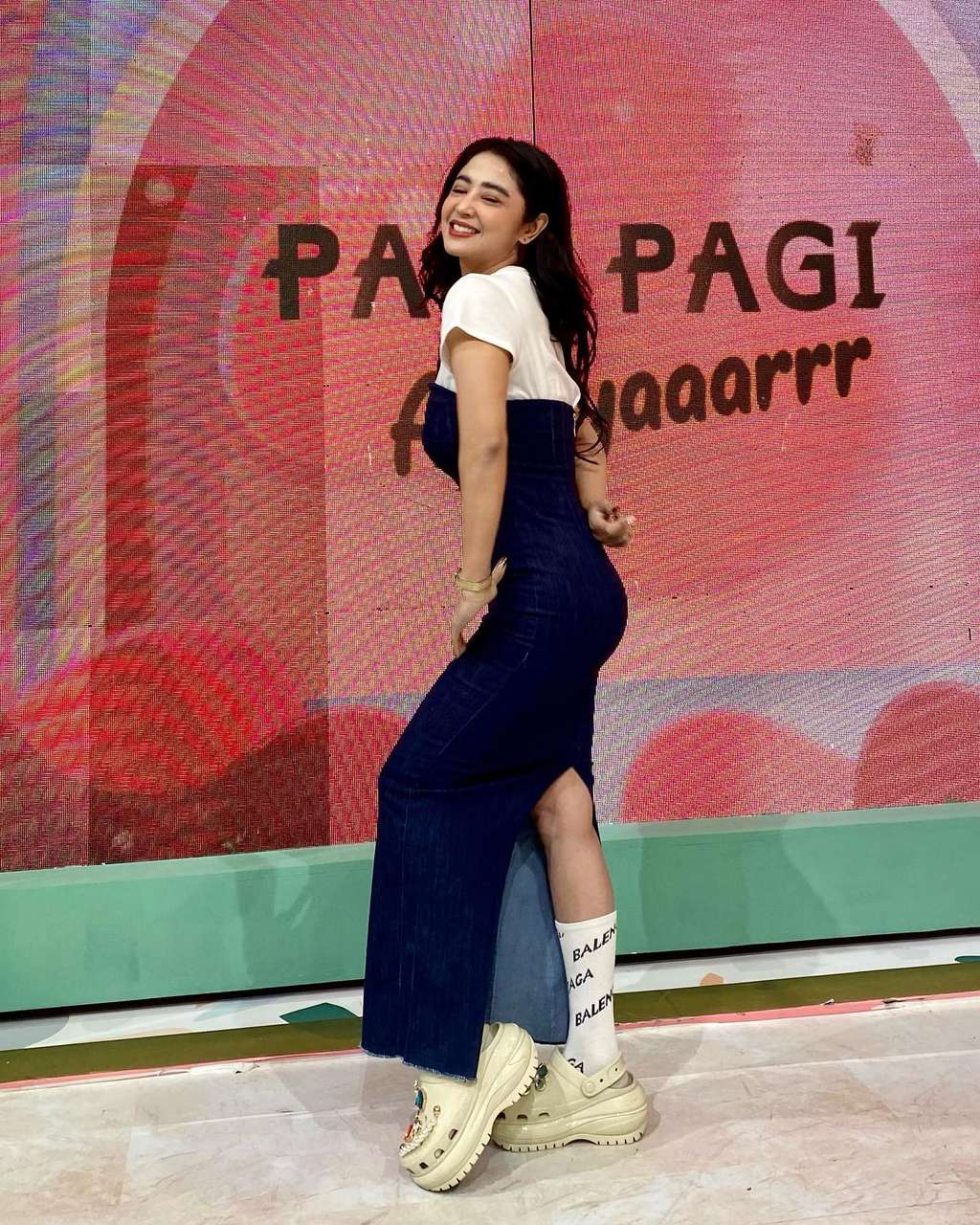 Dewi Perssik Sesumbar Sebut Gaji Calon Suami Pilot Capai Rp200 Juta Perbulan, Kini Malah Ramai Dihujat Netizen!