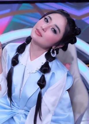 Dewi Perssik Sesumbar Sebut Gaji Calon Suami Pilot Capai Rp200 Juta Perbulan, Kini Malah Ramai Dihujat Netizen!