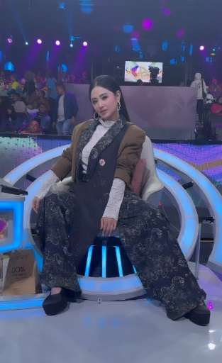 Dewi Perssik Sesumbar Sebut Gaji Calon Suami Pilot Capai Rp200 Juta Perbulan, Kini Malah Ramai Dihujat Netizen!