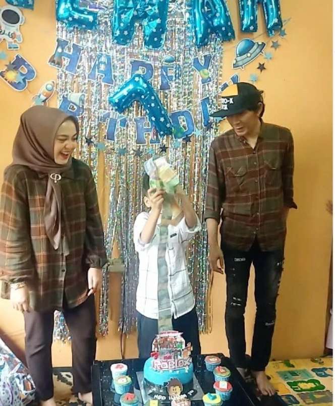 Istri Anggota Band Terkenal Era 2000-an Ini Pilih Jadi Penjual Seblak, Ternyata Laris Manis di Pasaran