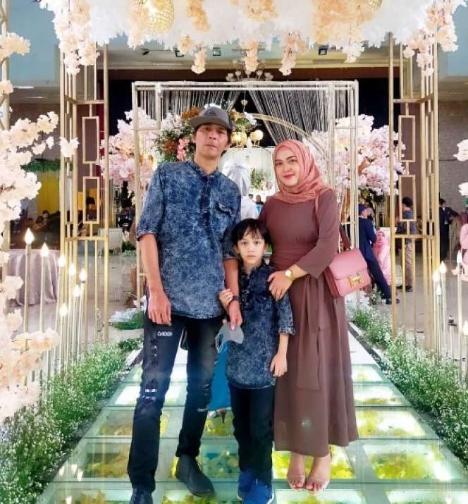 Istri Anggota Band Terkenal Era 2000-an Ini Pilih Jadi Penjual Seblak, Ternyata Laris Manis di Pasaran