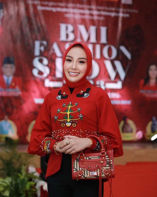 Potret Aisyah Thisia yang Dinikahi Mantan Ipar Ussy Sulistiawaty, Perbedaan Usia Jadi Sorotan!