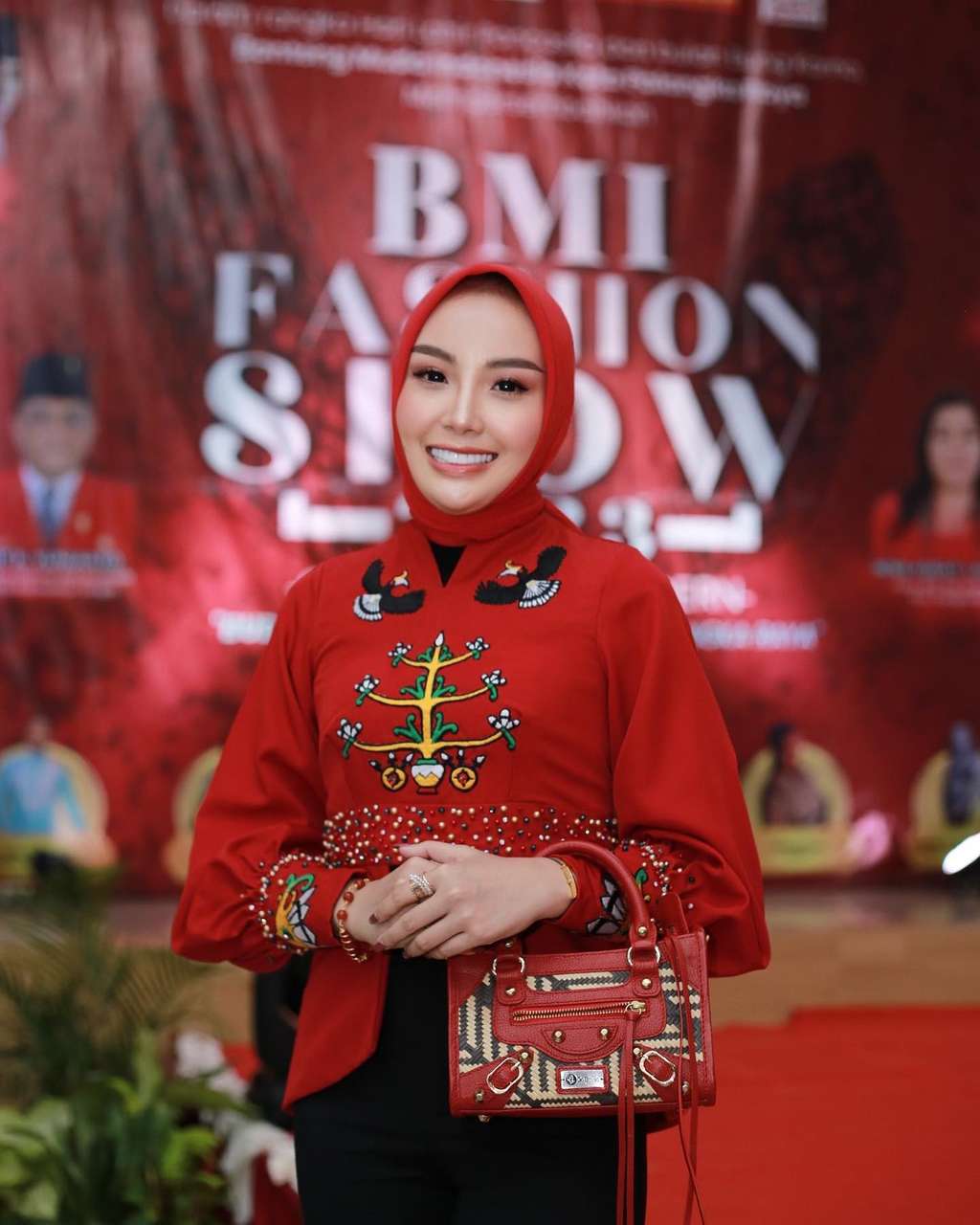 Potret Aisyah Thisia yang Dinikahi Mantan Ipar Ussy Sulistiawaty, Perbedaan Usia Jadi Sorotan!