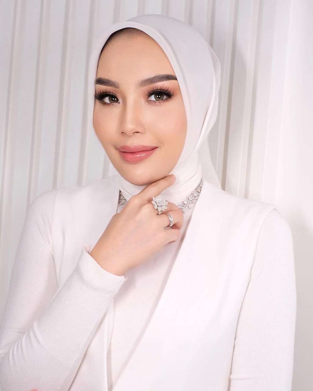 Potret Aisyah Thisia yang Dinikahi Mantan Ipar Ussy Sulistiawaty, Perbedaan Usia Jadi Sorotan!