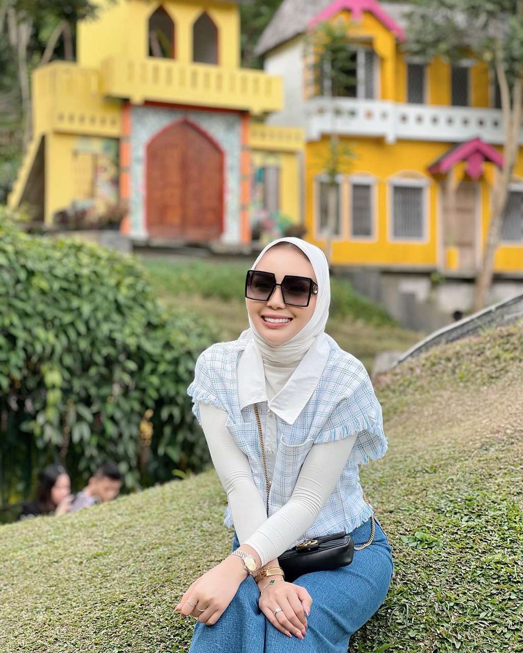 Potret Aisyah Thisia yang Dinikahi Mantan Ipar Ussy Sulistiawaty, Perbedaan Usia Jadi Sorotan!