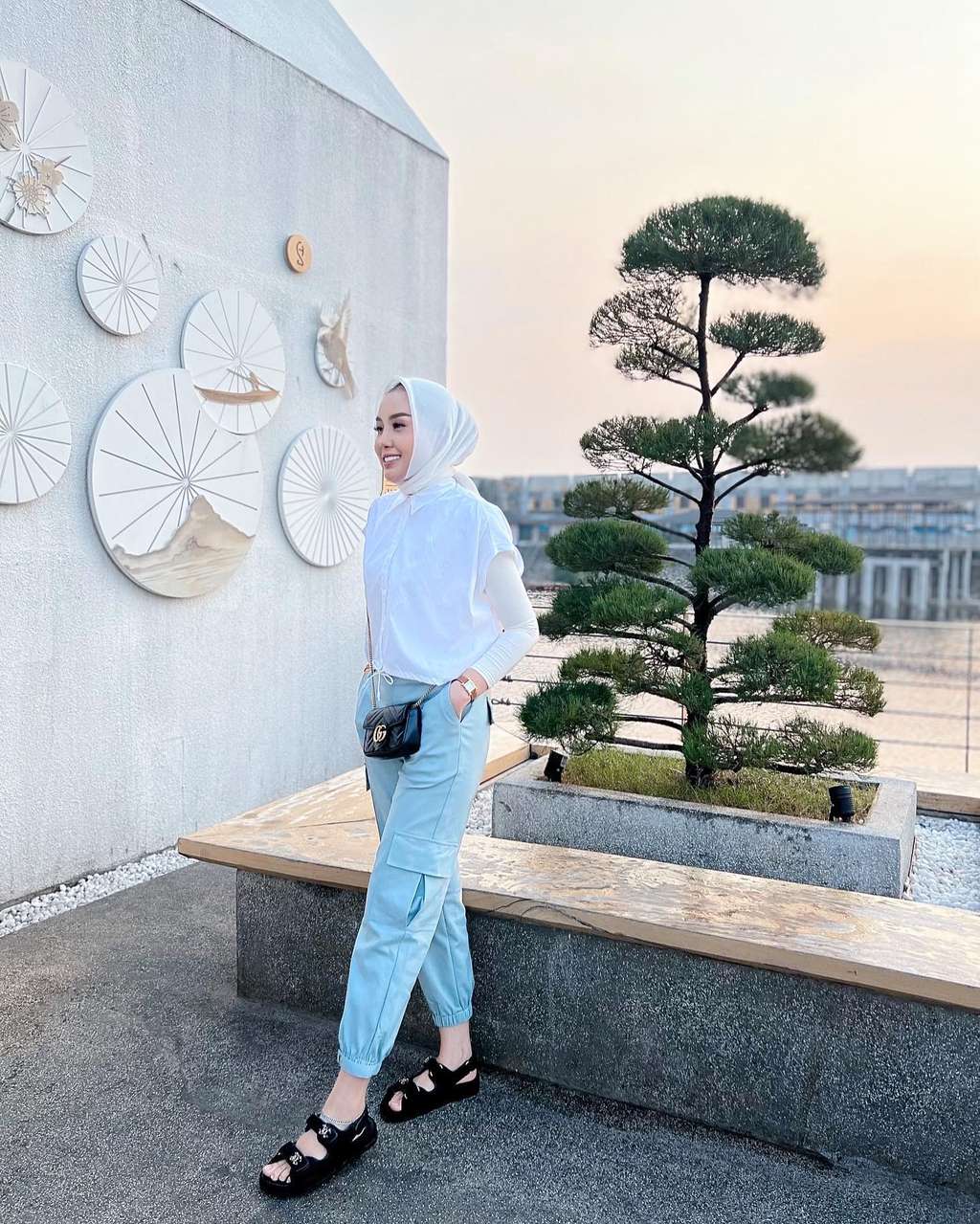 Potret Aisyah Thisia yang Dinikahi Mantan Ipar Ussy Sulistiawaty, Perbedaan Usia Jadi Sorotan!