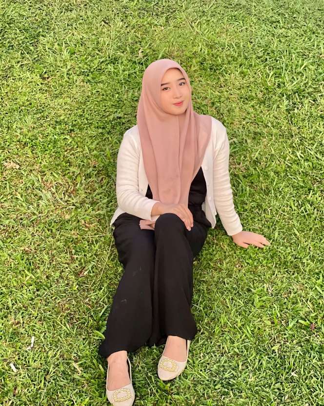 Masih Ingat Nur Aini Gadis Cantik yang Dulu Viral Jadi Kuli Angkat Semen? Kini Kabarnya Mengejutkan