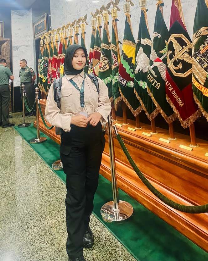 Masih Ingat Nur Aini Gadis Cantik yang Dulu Viral Jadi Kuli Angkat Semen? Kini Kabarnya Mengejutkan