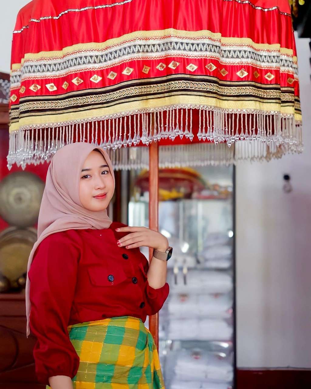 Masih Ingat Nur Aini Gadis Cantik yang Dulu Viral Jadi Kuli Angkat Semen? Kini Kabarnya Mengejutkan