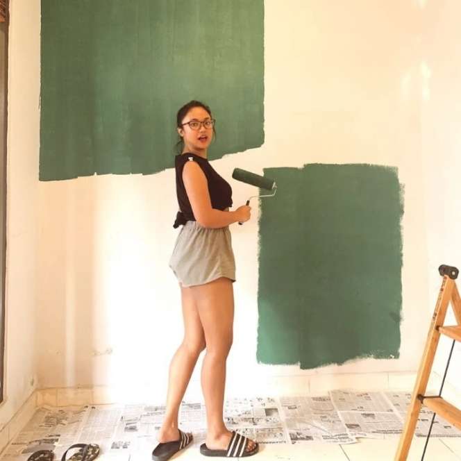 Potret Para Artis Cantik Ngecat Rumah Sendiri, Hasilnya Bikin Kaget