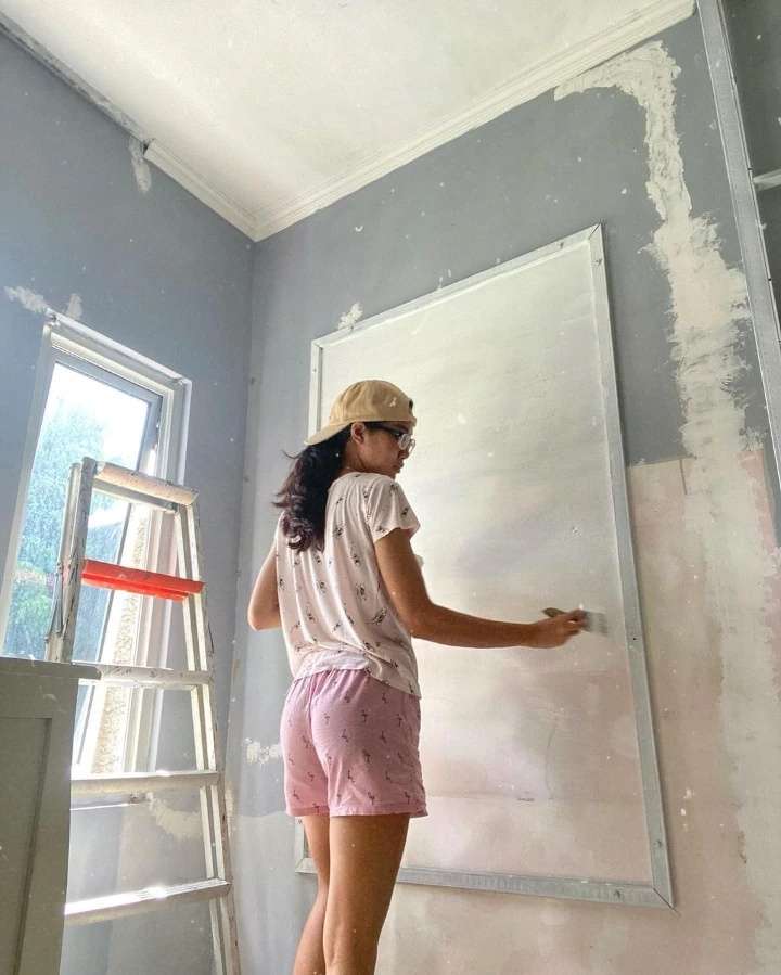 Potret Para Artis Cantik Ngecat Rumah Sendiri, Hasilnya Bikin Kaget