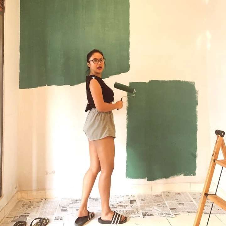 Potret Para Artis Cantik Ngecat Rumah Sendiri, Hasilnya Bikin Kaget