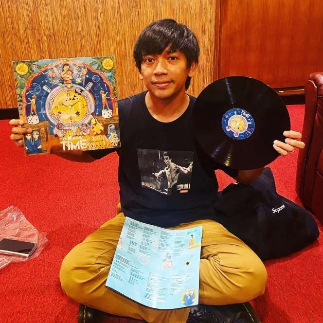 Pernah Dibayar Nasi Goreng Hingga Tidur Beralaskan Tikar, Kini Vokalis Band Ternama Ini Tinggal di Rumah Mewah Seharga Rp20 Miliar